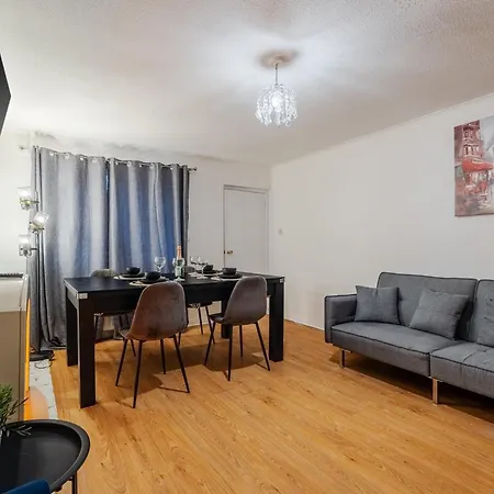 4 Mins From Stadium - Sleeps 7 - Near - Driveway Parking Lägenhet *