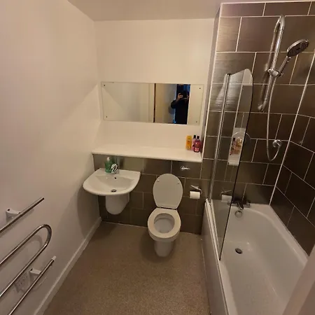 2 Bed 2 Bath Apartment,500 Meter's From Deansgate Close To Ao Arena *