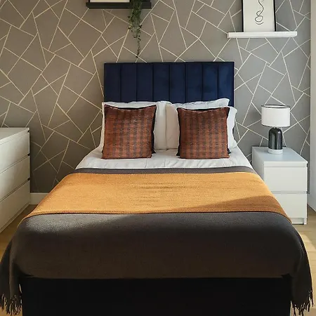 Apartamento Designer Penthouse In With Parking