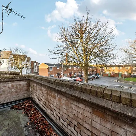 Apartment Stylish Urban Escape With Free Parking In *