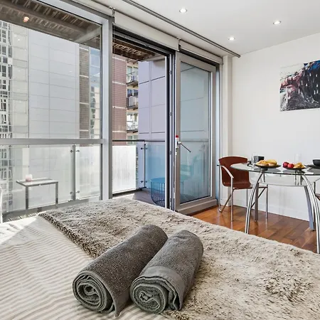 Apartament Centre 1b With Free Private Parking & Balcony