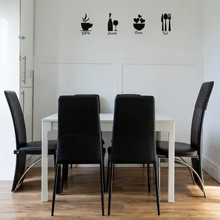 Free Parking, Large House For Contractors & Families, Sleeps 6, 15mins To Centre