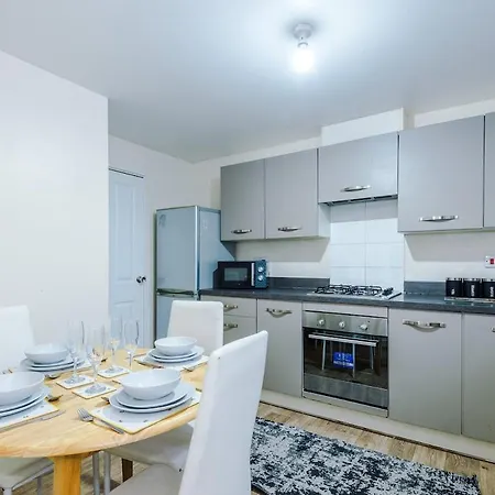 3-Bed Gem By Parydise Properties - Spacious & Elegant Near City Centre & Etihad- Perfect For Business Or Leisure Appartement Manchester