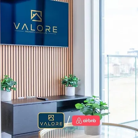 Apartament Luxury Waterfront 2br - Free Gym Access & Parking