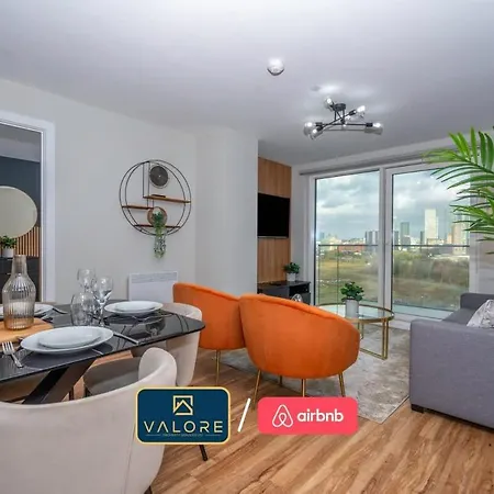 Luxury Waterfront 2br - Free Gym Access & Parking