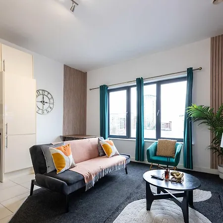 Spacious 2br - Access To Media And Old Trafford With Free Parking Apartament *