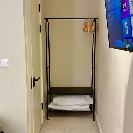 Boutique Centre Apartment, Balcony, Parking *