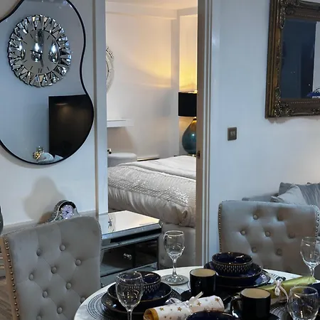 Mega12 Luxury Modern At Centre,2 Bath, 2 Toilets, 2 King Beds,-free Car Park Appartement