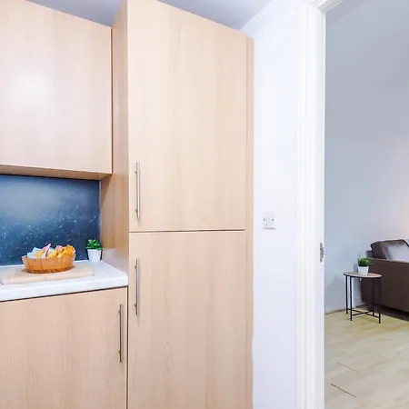 Salford Serene - Luxury 2-bed For Business, Events And Breaks - Near Centre - Hosted By Parydise *