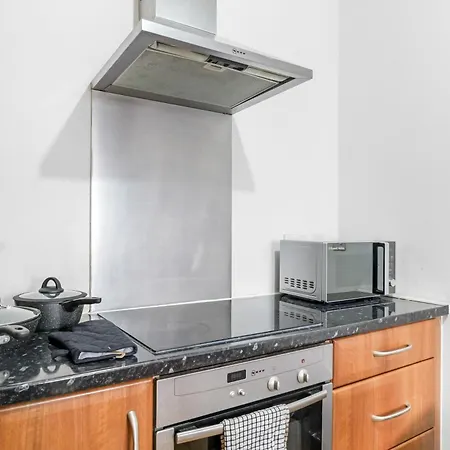 Center Base Spacious With Secure Parking *