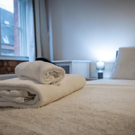 King Bed Flat In The Heart Of The - Pass The Keys