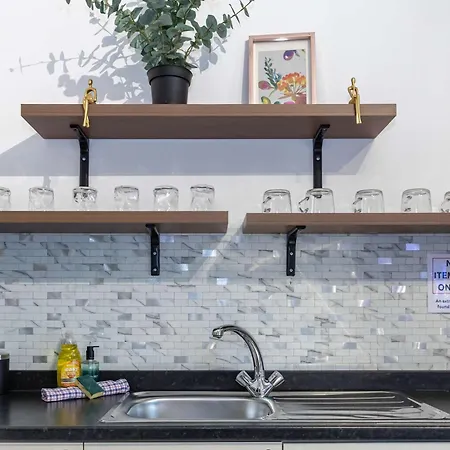 Spacious 2 Bed Near Media And Old Trafford *