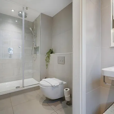 Apartman Stylish And Spacious 2 Bedroom 2 Bathroom *