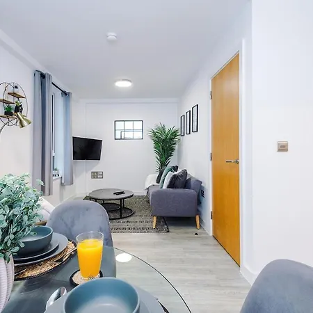 Central, 2 Bedroom, Penthouse Duplex Daire *