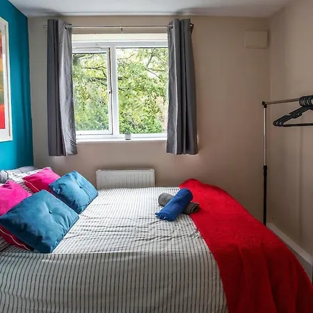 Stylish In Salford With Free Parking Manchester