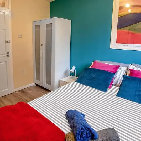 Stylish In Salford With Free Parking Manchester