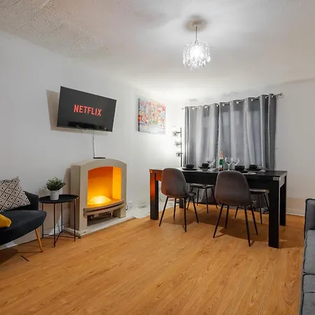 4 Mins From Stadium - Sleeps 7 - Near - Driveway Parking Lägenhet