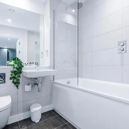 View With Pool * مانشستر