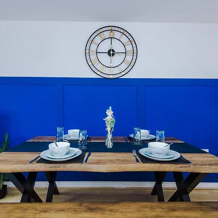 Salford Serenity Suite - Modern & Stylish 2-Br For 6 - Balcony Views & Parking By Parydise Properties * Manchester