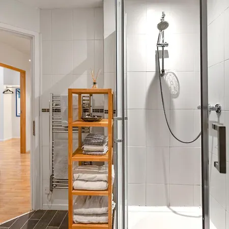 Rooftops View, Northern Quarter, Balcony Apartment