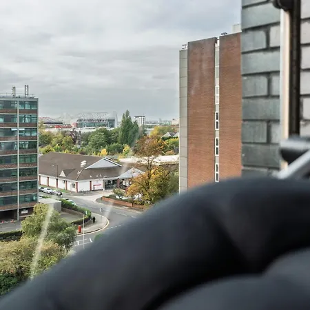 2 Bedroom - Old Trafford - Balcony - Free Parking *