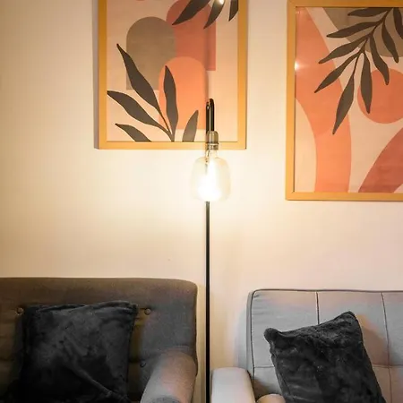 Modern 2 Bed Apartment, Salford Quays, Parking * Manchester