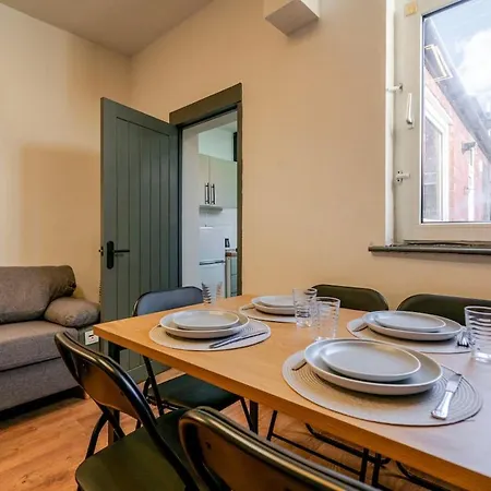 Tallis House, Near Centre, Sleeps 8 By Nmb