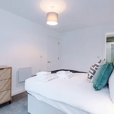 Apartment Modern 2br W Secure Parking Salford Manchester