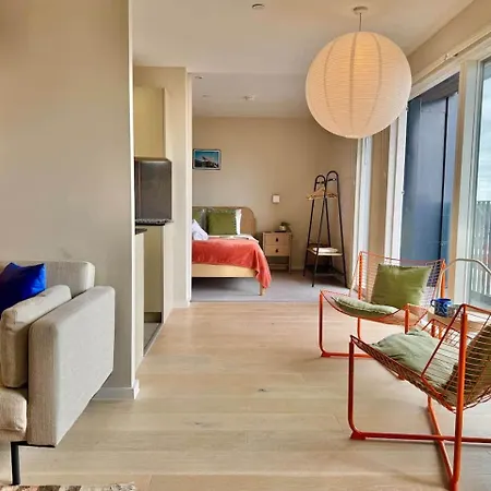 Boutique Centre Apartment, Balcony, Parking Apartament