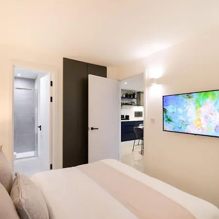 Juniper At The Heim Manchester