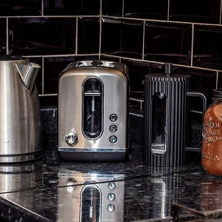 Stylish In Salford With Free Parking *