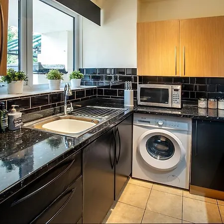 Stylish In Salford With Free Parking Appartamento