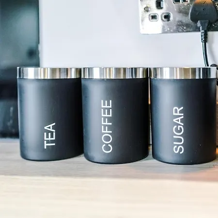 Апартаменты Luxury 2 Bed Close To Coop Etihad And Centre