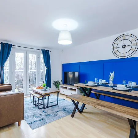 Salford Serenity Suite - Modern & Stylish 2-Br For 6 - Balcony Views & Parking By Parydise Properties *