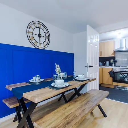 Salford Serenity Suite - Modern & Stylish 2-Br For 6 - Balcony Views & Parking By Parydise Properties * Manchester