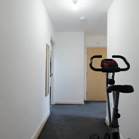 Apartamento Center Base Spacious With Secure Parking Mánchester