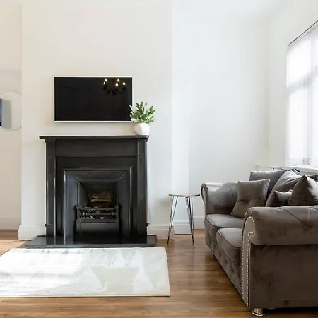 Free Parking, Large House For Contractors & Families, Sleeps 6, 15mins To Centre * Manchester