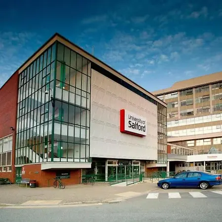 6br Modern In Salford With Hot Tub, Sleeps 13, Uni Nearby Konukevi 3*