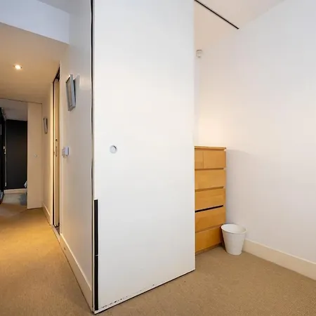 Apartment Stylish & Modern 3br - Garden, Parking & Ps5