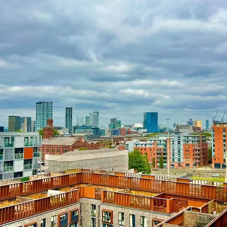 Boutique Centre Apartment, Balcony, Parking
