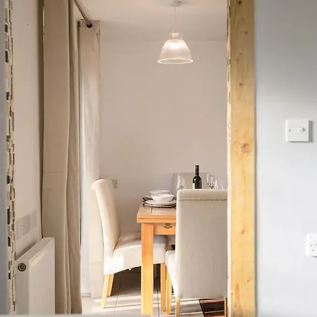 アパート Spacious 3 Bed - Parking, Wi-fi & Garden