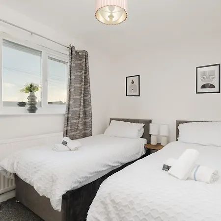 Lägenhet 4 Mins From Stadium - Sleeps 7 - Near - Driveway Parking
