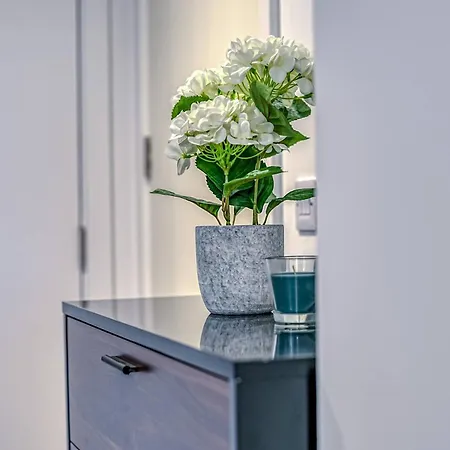 1-br Flat In Eccles - 1 Minute Walk To Train & Tram Station - Sleeps 3 Apartamento Mánchester