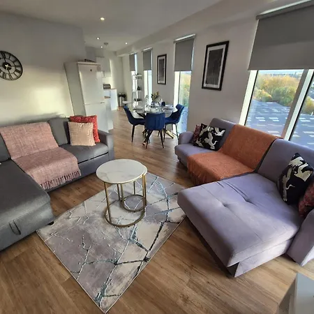 Designer Penthouse In With Parking Apartament Manchester