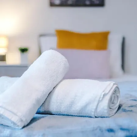 Luxury 2 Bed Close To Coop Etihad And Centre *