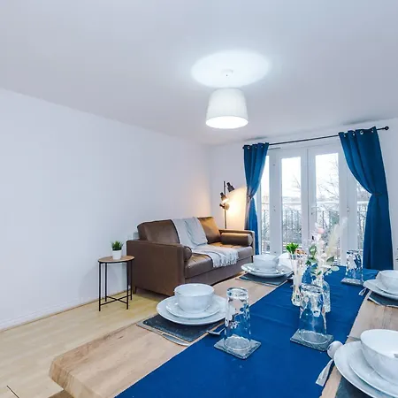 Salford Serenity Suite - Modern & Stylish 2-Br For 6 - Balcony Views & Parking By Parydise Properties * Manchester