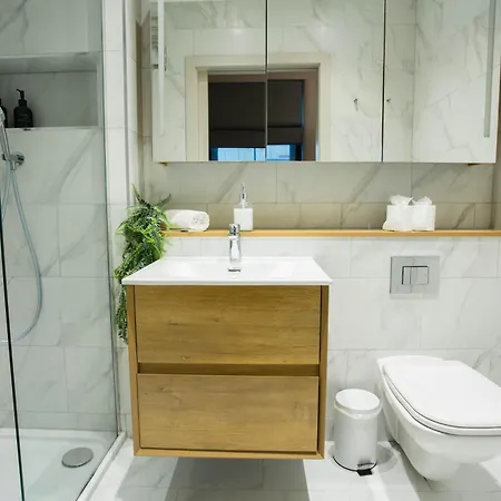 Spacious 3-bed Retreat - Modern & Super *