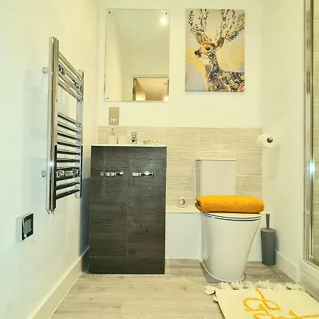 Luxury 2 Bed Apartment, Kingsize Beds, 2 Bathrooms * 맨체스터