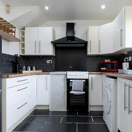 Apartamento Free Parking, Large House For Contractors & Families, Sleeps 6, 15mins To Centre *