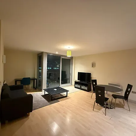 Spacious 2-Bed Apartment In Manchester City Centre
